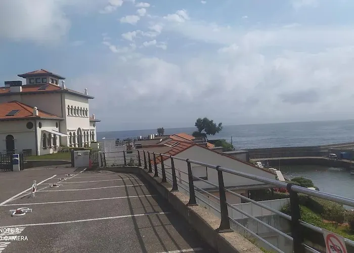 Edificio Tudor Un Mirador Al Cantabrico