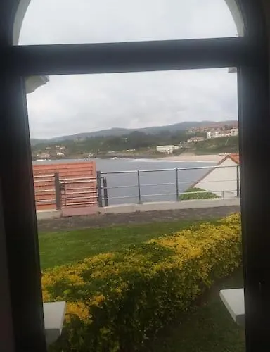 Edificio Tudor Un Mirador Al Cantabrico * Comillas