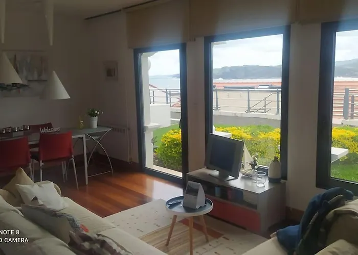 Edificio Tudor Un Mirador Al Cantabrico *