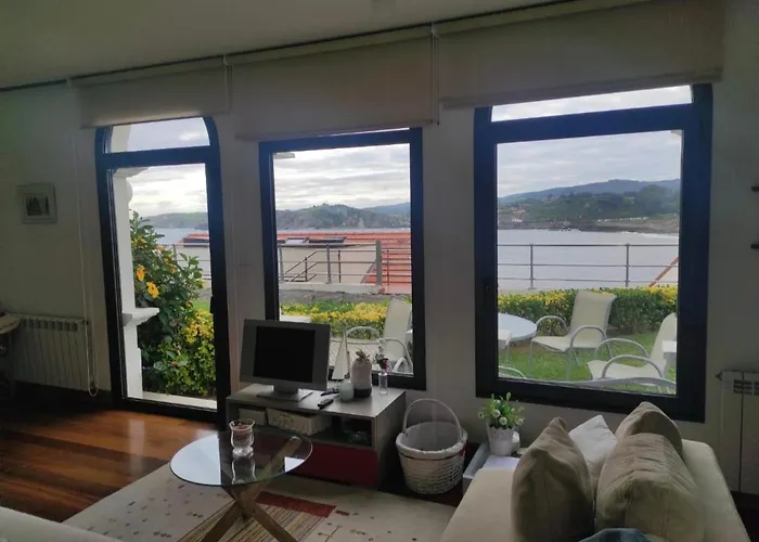 Apartament Edificio Tudor Un Mirador Al Cantabrico Comillas