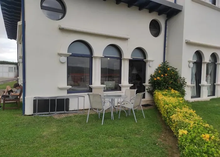 Edificio Tudor Un Mirador Al Cantabrico