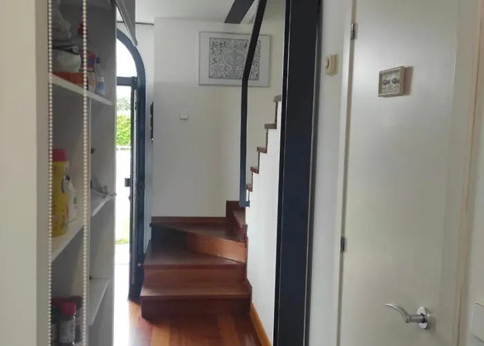 Edificio Tudor Un Mirador Al Cantabrico Comillas