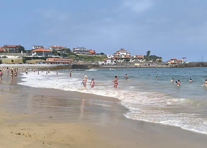 Edificio Tudor Un Mirador Al Cantabrico Comillas