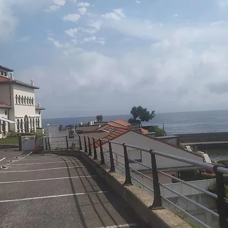 Edificio Tudor Un Mirador Al Cantabrico