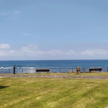 Edificio Tudor Un Mirador Al Cantabrico *