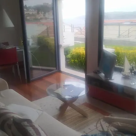 Edificio Tudor Un Mirador Al Cantabrico コミージャス