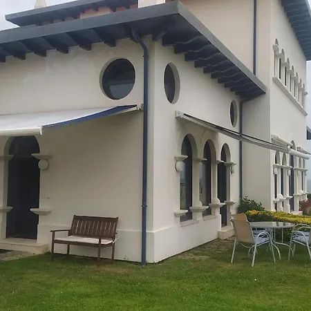 Edificio Tudor Un Mirador Al Cantabrico アパート