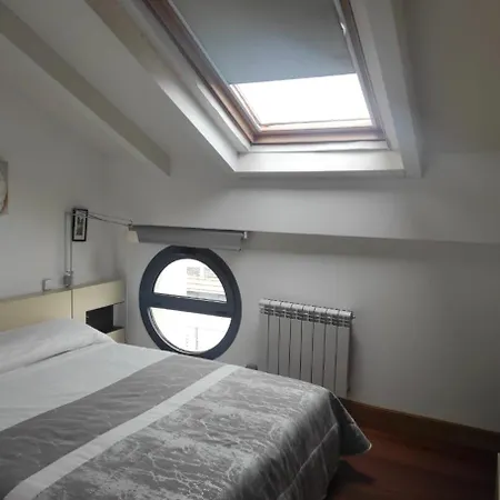 Edificio Tudor Un Mirador Al Cantabrico コミージャス