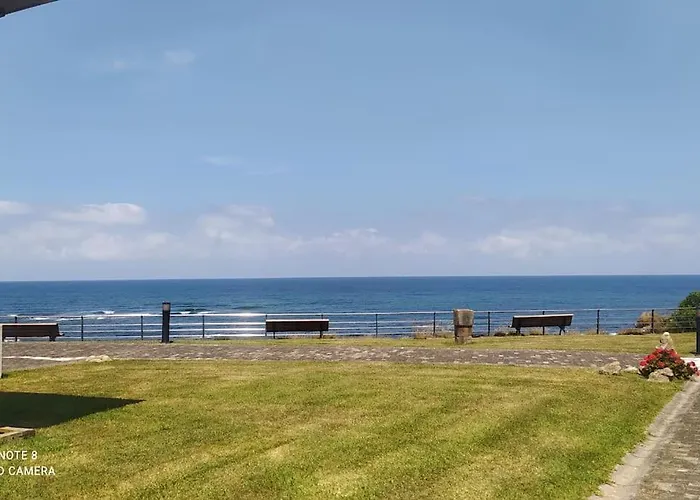 Edificio Tudor Un Mirador Al Cantabrico *