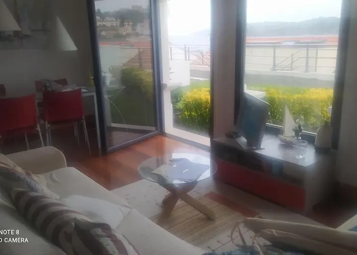 Edificio Tudor Un Mirador Al Cantabrico Comillas